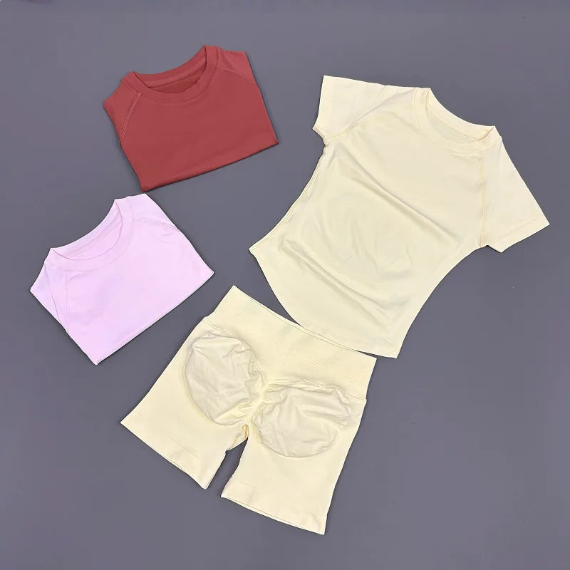 Conjunto Deportivo para Mujer de 2 piezas - Top Deportivo y Calza Corta de Compresión