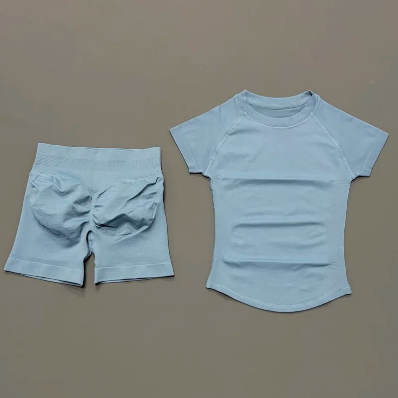 Conjunto Deportivo para Mujer de 2 piezas - Top Deportivo y Calza Corta de Compresión