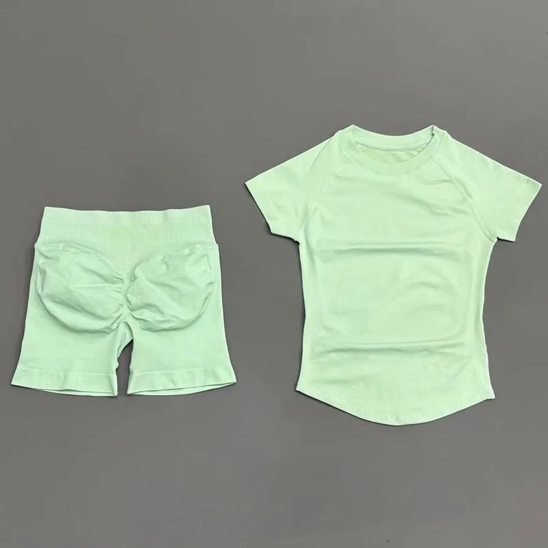 Conjunto Deportivo para Mujer de 2 piezas - Top Deportivo y Calza Corta de Compresión